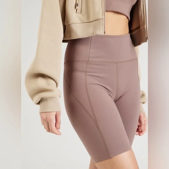 Girlfriend Collective bike shorts - Picture 3 of 8